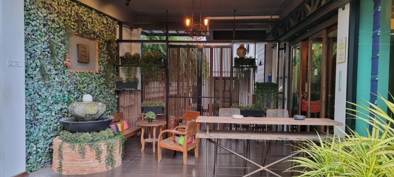 33 Poshtel (Adults Only) Hotel Chiang Mai Exterior foto