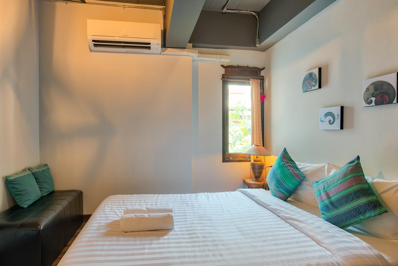 33 Poshtel (Adults Only) Hotel Chiang Mai Exterior foto